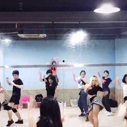 舞蹈视频群舞成人动作,成人舞蹈动作的优雅演绎