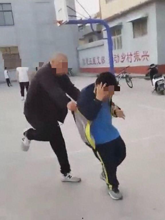 成人宝宝翻滚训练视频播放,轻松掌握翻滚技巧，助力宝宝健康成长