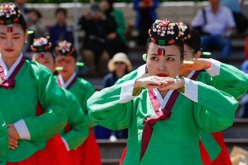 成人仪式大鼓演奏视频,成人仪式大鼓演奏风采再现